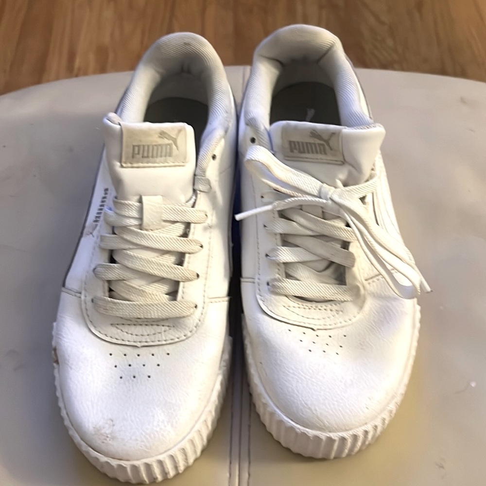 White Puma Carina 2.0 Women’s size 8 shoes